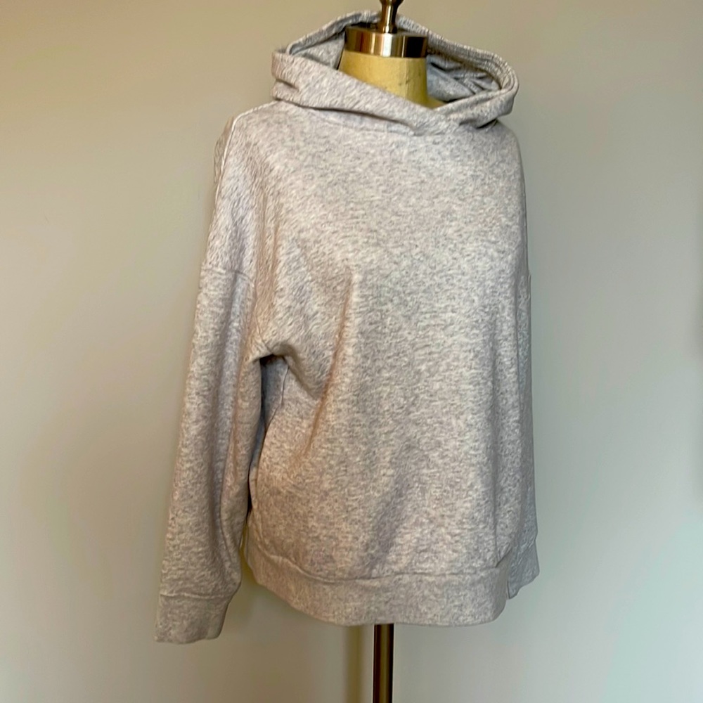 Fabletics grey pull over hoodie EUC small